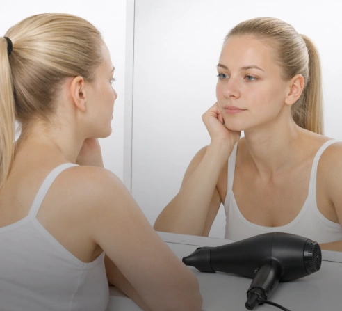 Выпадение волос: причины и решения