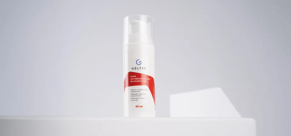 Флакон уходового крема Rich and Restore Geltek крупным планом Флакон уходового крема Rich and Restore Geltek крупным планом